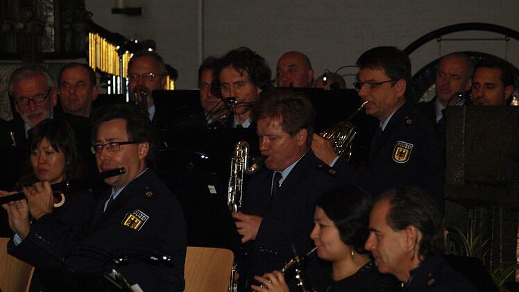 Bundespolizeiorchester München beim Auftritt in Oerlenbach.  Foto: Stefan Geiger