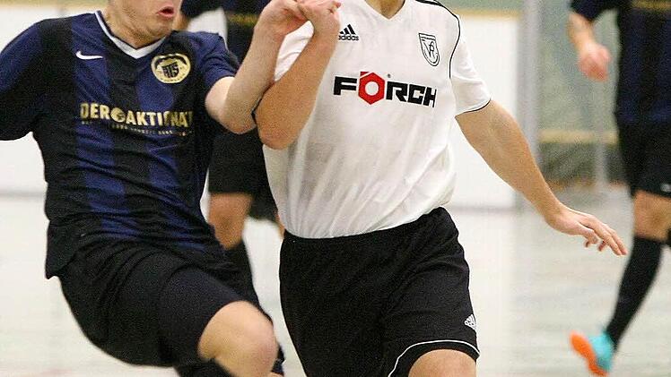 Jan Buchta (ATS/links) im Halbfinale gegen den Katschenreuther Julian Angermann.