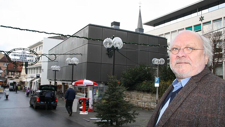Der Sitzungssaal des Landratsamtes sollte eigentlich bereits heuer umgebaut werden. In der Hoffnung auf Förderung hat Kreisbaumeister Günter Stammwitz den Baustart verschoben. Foto: Ralf Ruppert