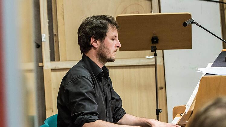 Dominik Tremel bei der Probenarbeit zu "Fidelio"Foto: Jochen Berger