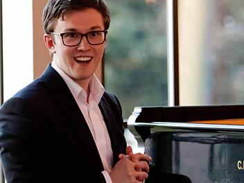 Der Pianist Frank Dupree gestaltet einen Jazzabend gemeinsam mit Mini Schulz (Kontrabass) undObi Jenne (Schlagzeug).Archiv/Jochen Berger