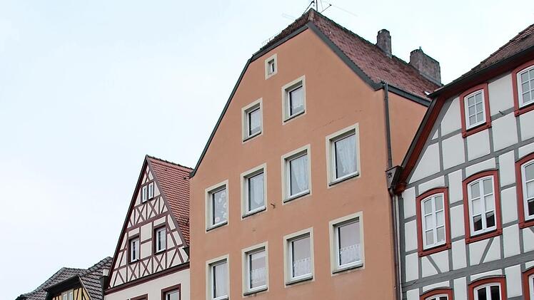 Nach dem Abriss des Gasthauses mit Nebenhaus wurden zwei neue Gebäude errichtet.  Foto: Thomas Malz