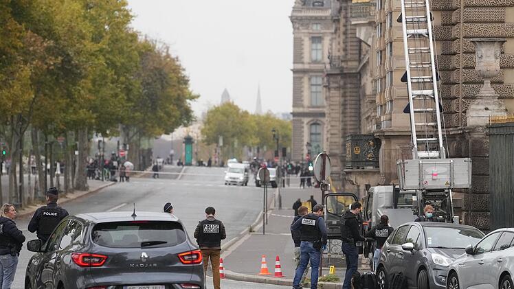 Raubüberfall auf Louvre in Paris