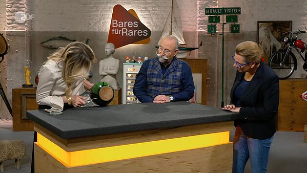 Verk&auml;uferin Lena wurde in der Mittwochsausgabe der ZDF-Tr&ouml;delshow "Bares f&uuml;r Rares" bei Horst Lichter entt&auml;uscht: "Leider nicht das, was ich h&ouml;ren wollte", erwiderte sie nach der Expertise ihrer Jugendstil-Vase. Denn am Boden fehlte ein bestimmtes K&uuml;nstlersignet. Einer H&auml;ndlerin war das anscheinend nicht wichtig. Sie verdoppelte den Wunschpreis.