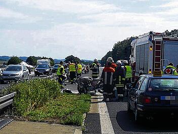 Motorradfahrer schwebt in Lebensgefahr