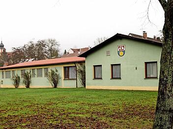 Das Oskar-Kandler-Zentrum in Kirchlauter soll umgestaltet werden. Das wird teuer und dauert lang. Der Bürgermeister hofft auf Zuschüsse. Foto: Günther Geiling