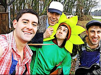 Die "Hobbyg&auml;rtner" stehen auf lustige Outfits. Foto: privat