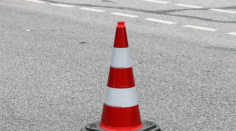 Fischbach: Wasserrohrbruch untersp&uuml;lt wichtige Stra&szlig;e - Verkehr beeintr&auml;chtigt