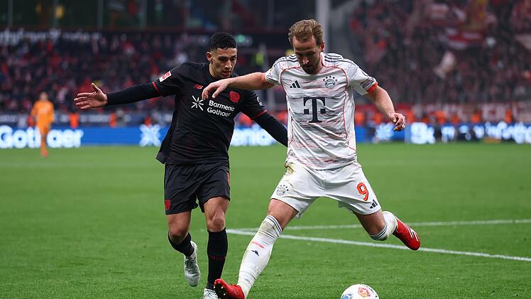 Bayer Leverkusen trifft im Halbfinale des DFB-Pokals auf Bayern M&uuml;nchen - ein echtes Topspiel! Im Bild: Leverkusens Ezequiel Fernandez (links) und Bayern-St&uuml;rmer Harry Kane bei der letzten Bundesliga-Begegnung der beiden Teams im M&auml;rz.