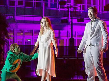 Viele tolle Solisten gab es bei der Aufführung von "Tabaluga & Lilli" im Rosengarten (von links): Felix Gögel als Tabaluga, Fenna Kreuz als Lillli und Nicolaus Utzschneider als Arktos.Fotos: Albert Höchstädter