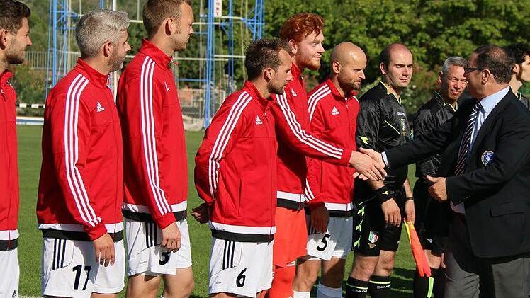 Auch bei der Fußball-Weltmeisterschaft der Gehörlosen stand André Zapf (Nummer 6) in der deutschen Nationalmannschaft, die als Vizeweltmeister aus Italien zurückkehrte. Foto: Brändel