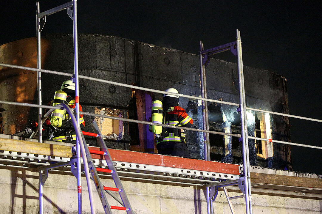 Im Bau befindliches Blockheizkraftwerk fängt Feuer
