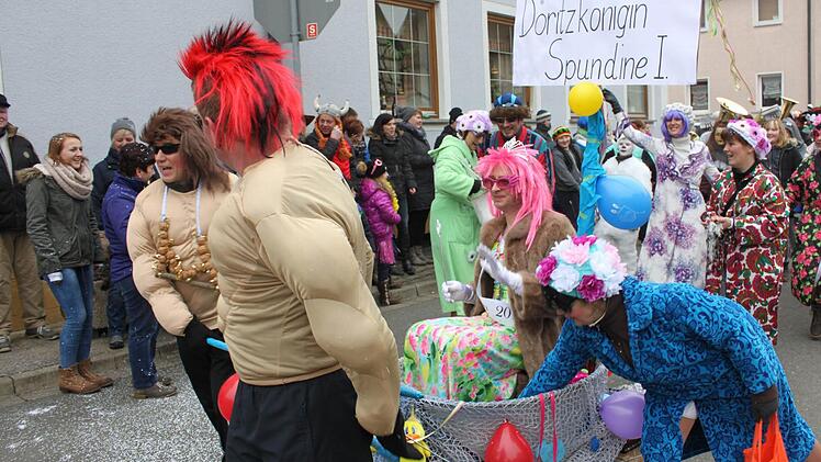 Die Königin fährt vor. Foto: Maximilian Glas