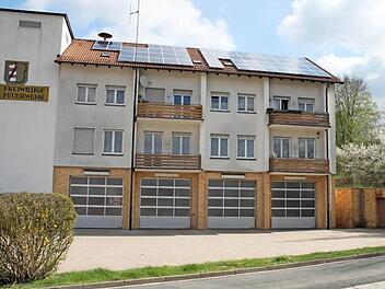 Um objektiv feststellen zu können, wie gemeindliche Feuerwehren technisch und personell ausgestattet werden müssen und ob die Hilfsfrist in allen Gemeindeteilen eingehalten werden kann, gibt es den Feuerwehrbedarfsplan. Bis zum 1. Januar 2016 soll auch für die Gemeinde Altenkunstadt ein solcher erstellt werden. Das Foto zeigt das Feuerwehrgerätehaus in Altenkunstadt.  Foto: Stephan Stöckel