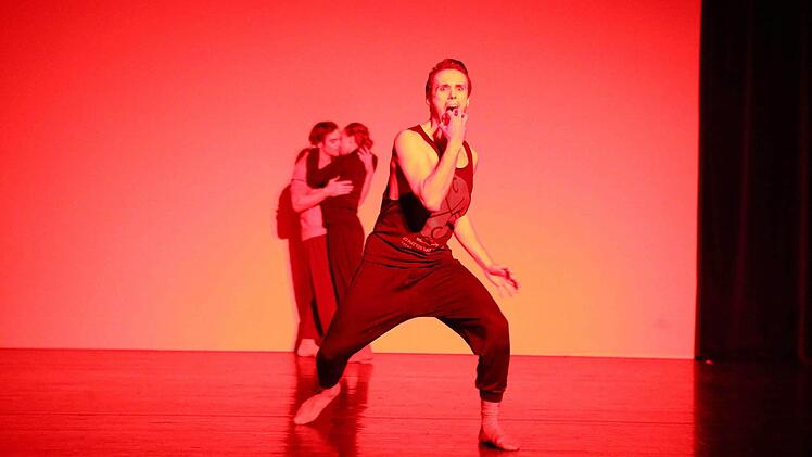 Mariusz Czochrowski in seiner Choreografie "The Talk with subconcious"