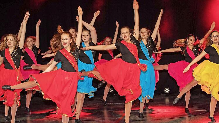 "Emotion Dance" vom Karnevalsverein Weidach begeisterten mit einem Showtanz aus "1001 Nacht". Foto: Klaus Gagel