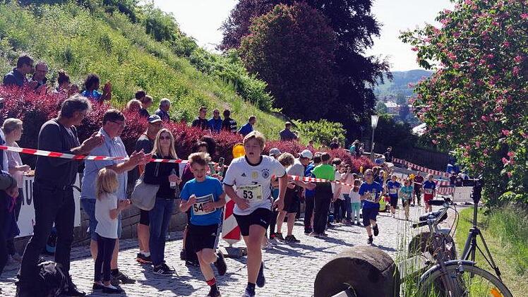 Ehrgeiz beim Kinder- und Jugendlauf.  Foto: Heike Schülein