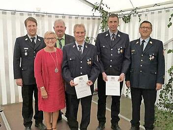 Die Geehrten und Funktion&auml;re  Foto: Uwe F&ouml;rtsch