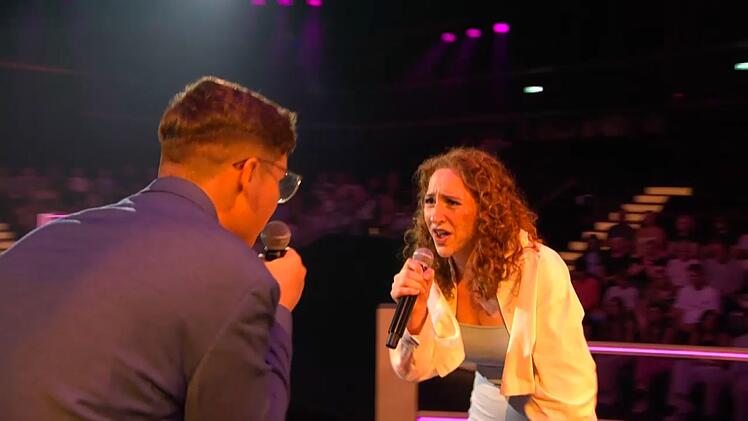 Wer Cros Herz höher schlagen ließ? Die jungen Talente Marvin und Greta aus dem Team Santos wirkten beim Singen wie verliebt. Beide dürfen sich weiter Hoffnungen auf einen Sieg machen.