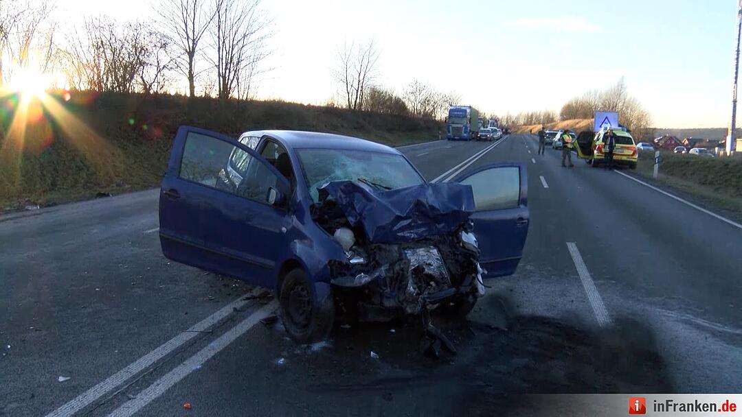 Schwerer Unfall bei Hof: Autofahrerin gerät in Gegenverkehr