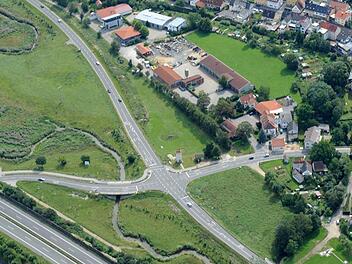 Auf der Fläche rechts unterhalb der Kreuzung könnte schon bald ein Ärztehaus entstehen. Foto: Archiv/Ronald Rinklef