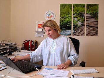 Jeanette Vollmayer, Leiterin des Buttenheimer Familienstützpunktes, wird von ihrem Arbeitsplatz in der Hager Villa auch die Nachbarschaftshilfe koordinieren. Foto: Andrea Spörlein