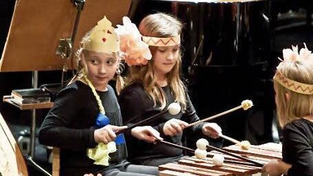 Untermalt wurde das Jahrmarktstreiben mit Xylofon-Klängen.