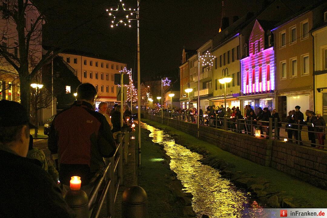 Eine Lichterkette fuer den Frieden