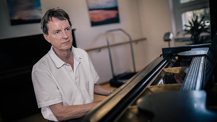 Wer Sterbende begleitet, der sei am besten wie ein "Sherpa, der mit auf den Lebensgipfel steigt", sagt Johannes Kraft, Chefarzt der Coburger Palliativmedizin. Foto: Manuel Stark