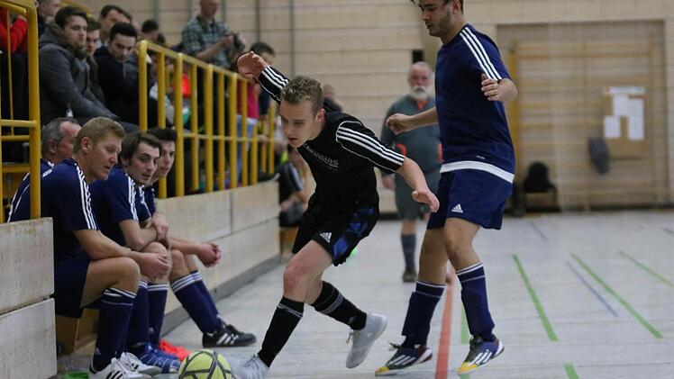 Den Frust über die Halbfinalniederlage ließ "das adi" im anschließenden Spiel um PLatz 3 am Gastgeber aus. Mit 6:2 Toren hatte Kolping Herzogenaurach das Nachsehen.
