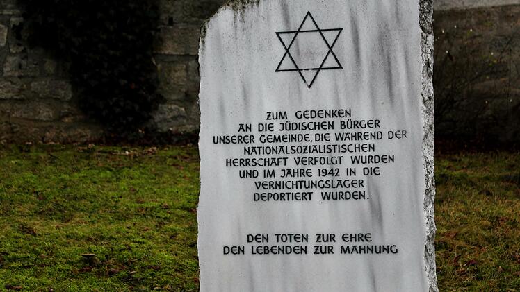 Gedenkstein am Christlichen Friedhof.