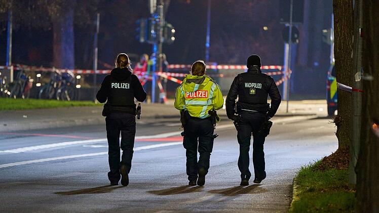 Mann verletzt mit Auto in Gie&szlig;en mehrere Menschen