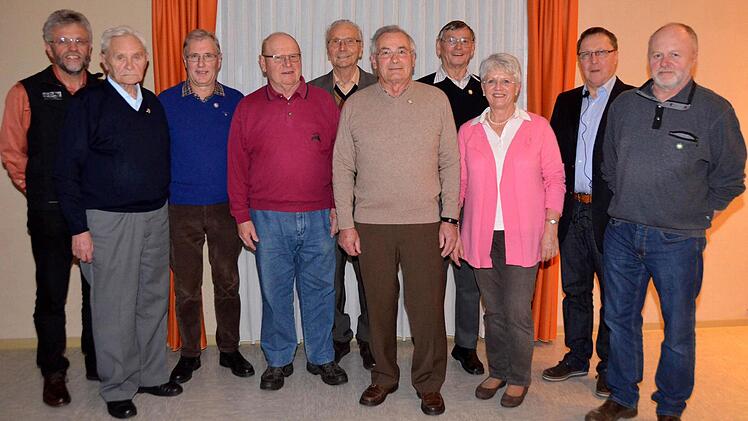 25 Vereinsjubilare sollten eigentlich geehrt werden - Grippe und zum Teil auch sehr lange Anfahrtswege, die Kissinger Mitglieder kommen zum Teil sogar aus München oder Wiesbaden, verkleinerte die Schar der zu Ehrenden erheblich. Foto: Peter Rauch