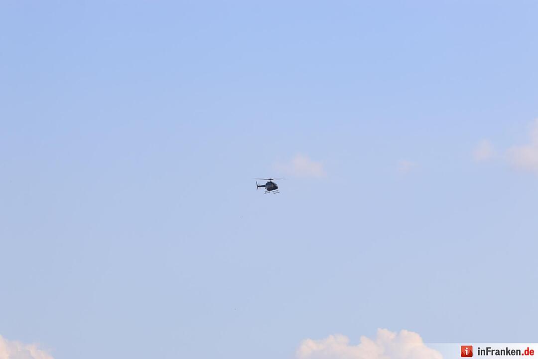 Jerry fliegt mit dem Stau-Schrauber zur Geburt seines Sohnes nach Bamberg