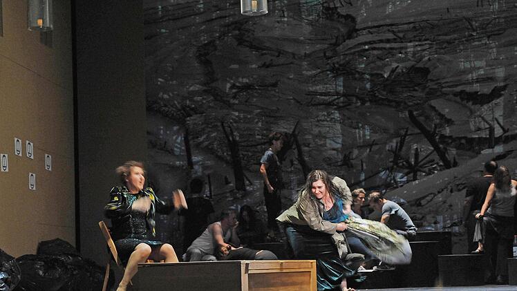 Szene aus Bellinis "Norma" am Landestheater Coburg.Foto: Andrea Kremper