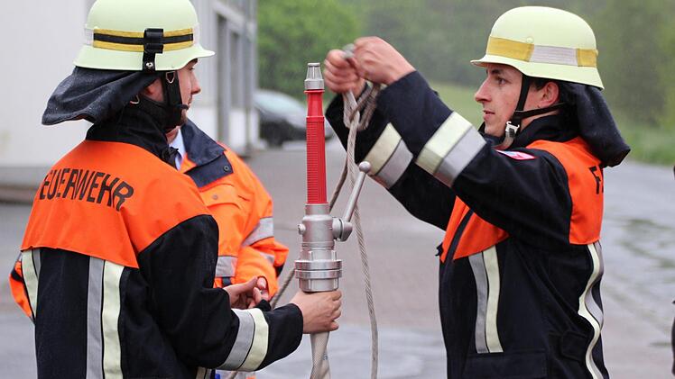 Leistungsprüfung der Feuerwehren aus Oberbach und Wildflecken. Foto: Sebastian Schmitt-Matthea