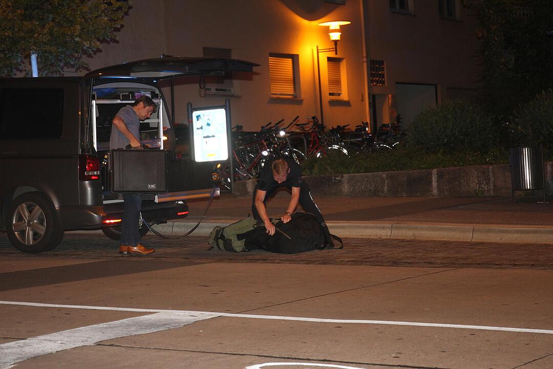 Polizeieinsatz mitten in der Nacht: Verdächtiger Gegenstand in Erlangen gefunden