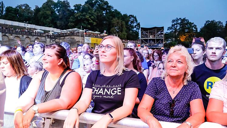 Begeisterten die rund 5000 Besucher: Revolverheld bei ihrem Open-Air-Konzert auf dem Schlossplatz. Matthias Hoch