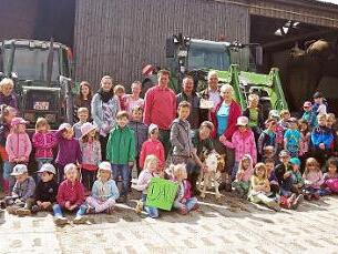 Der Ludwigsstädter Kindergarten freut sich über eine Spende von Reiner Wittmann für die Anschaffung eines Laptops.  Foto: Heike Schülein