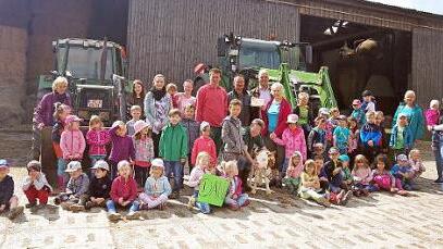 Der Ludwigsstädter Kindergarten freut sich über eine Spende von Reiner Wittmann für die Anschaffung eines Laptops.  Foto: Heike Schülein