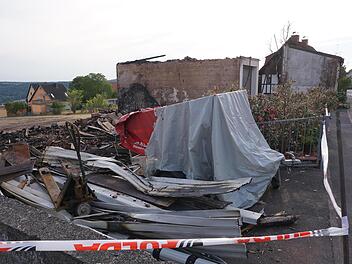 Eine Woche nach dem Großbrand in Platz: Mit den Aufräumarbeiten kann begonnen werden. Foto: Marion Eckert