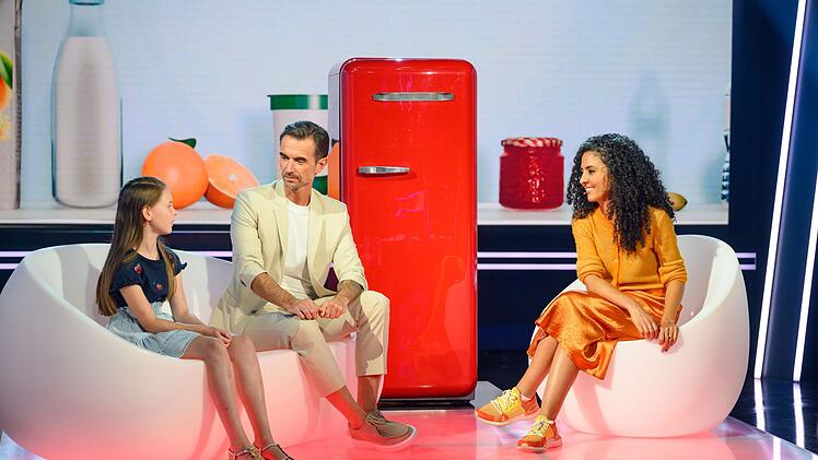 Sie diskutieren Quark-Fragen, von links: Die neunjährige Clara, Moderator Florian Silbereisen und Maus-Expertin Siham El-Maimouni.