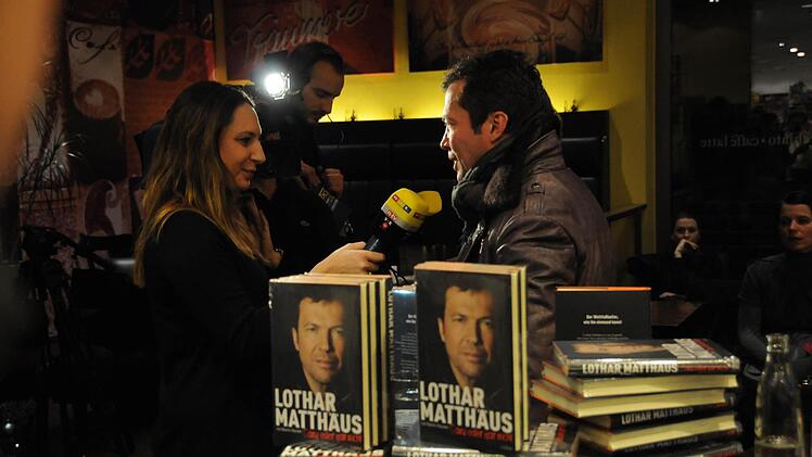 Eine Kollegin von RTL will Matthäus entlocken, warum Fußballer so attraktiv für Frauen seien.