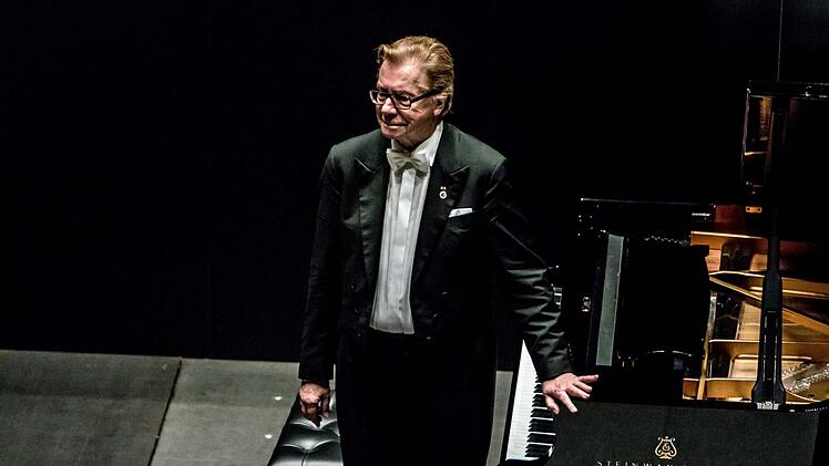 Der Pianist Hans-Dieter Bauer wurde bei seinem Soloabend bei der Gesellschaft der Musikfreunde gefeiert. Foto: Jochen Berger