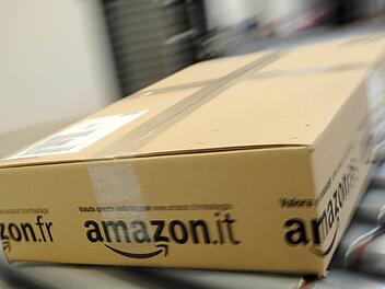 Amazon vernichtet laut Medienberichten systematisch massenweise Neuware und funktionsfähige Retouren. Ein Skandal bahnt sich an, das Umweltministerium und Greenpeace zeigen sich entsetzt. Jetzt bezieht Amazon zu den Vorwürfen Stellung. Symbolfoto: Henning Kaiser/dpa