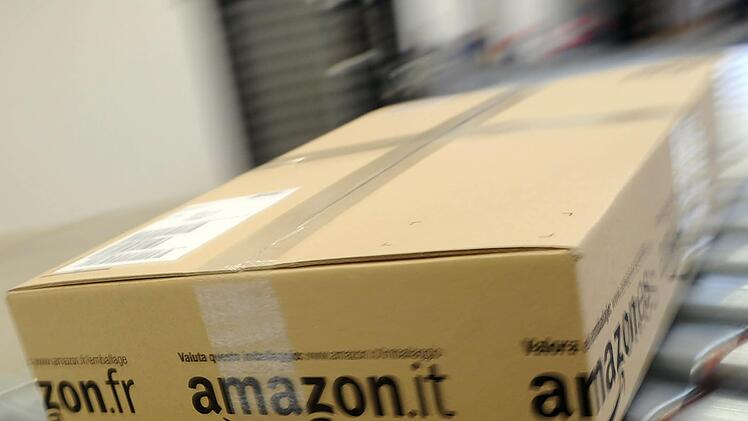 Amazon vernichtet laut Medienberichten systematisch massenweise Neuware und funktionsfähige Retouren. Ein Skandal bahnt sich an, das Umweltministerium und Greenpeace zeigen sich entsetzt. Jetzt bezieht Amazon zu den Vorwürfen Stellung. Symbolfoto: Henning Kaiser/dpa