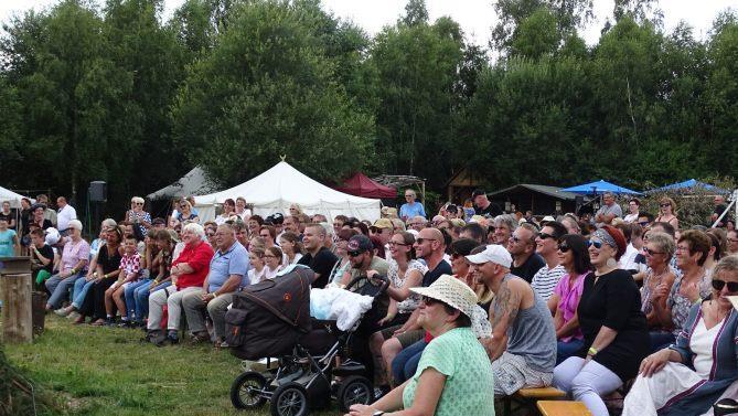 Die Zuschauerränge waren bei der Theateraufführung voll besetzt.