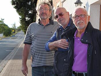Bernd Kömpel (von links), Klaus Zühlke und Roland Eckstein wollen die Belastung durch die Lkw vom Gewerbegebiet Buchrasen nicht länger hinnehmen. Foto: Ulrike Müller