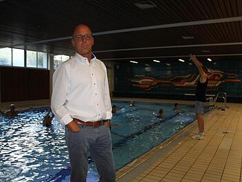 Nun hat es auch Wildfleckens Marktgemeinderat um Bürgermeister Gerd Kleinhenz (Bild) beschlossen, dass das Hallenbad abgerissen wird. Foto: Ulrike Müller