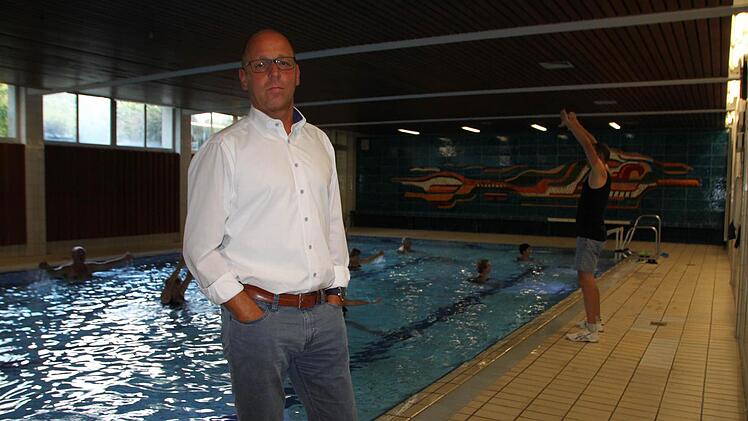 Nun hat es auch Wildfleckens Marktgemeinderat um Bürgermeister Gerd Kleinhenz (Bild) beschlossen, dass das Hallenbad abgerissen wird. Foto: Ulrike Müller